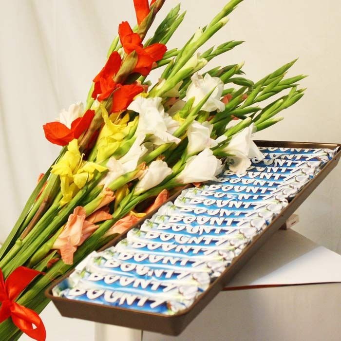 GLADS WITH BOUNTY TRAY